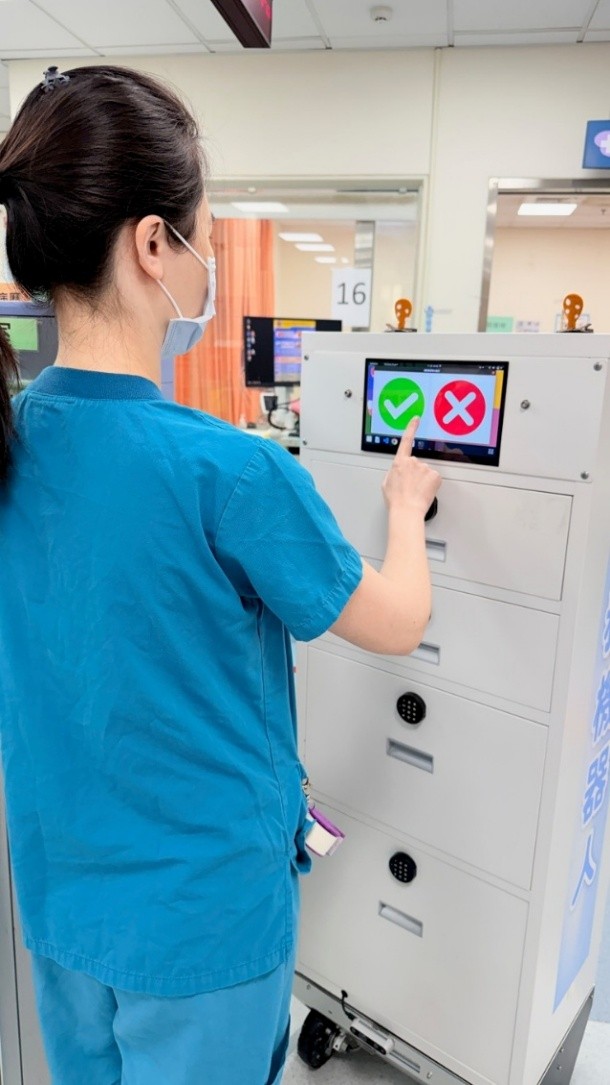 Figure 2. Actual delivery robot operation by an emergency department nurse